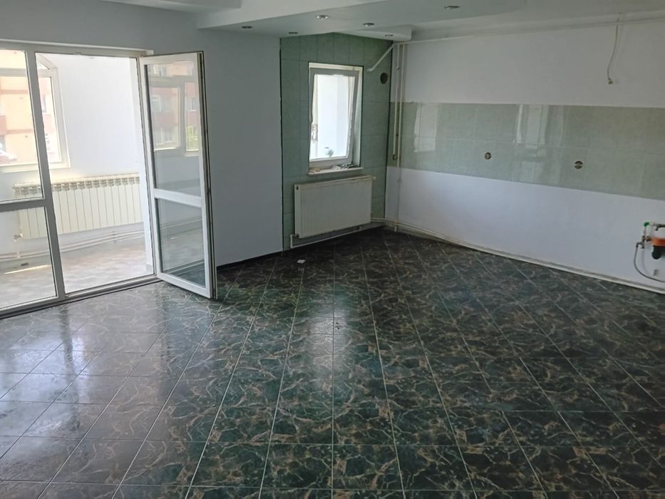 Ap 3 cam,72 mp,decomandat,zona spital,centrala,termopane,balcon