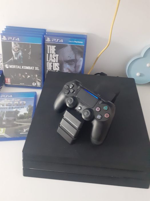 Vând joc PS Four Pro