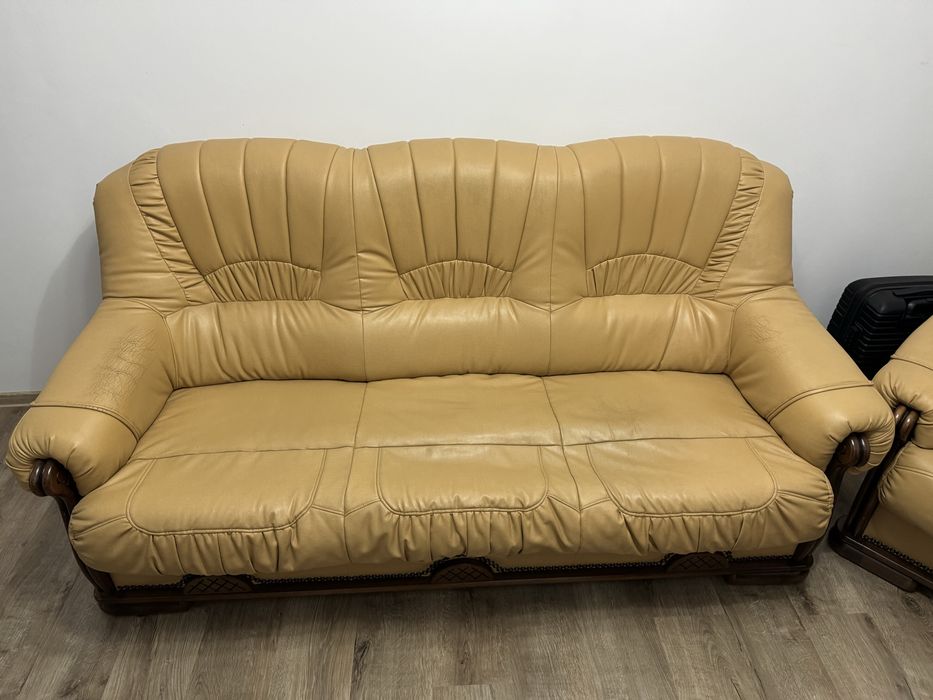 Canapea +2 fotolii lemn masiv nuc si piele naturala