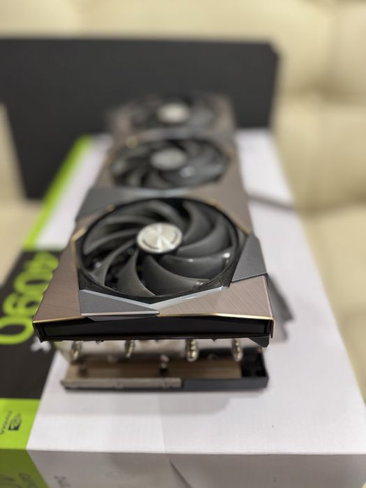 GeForse RTX 4090 Suprim