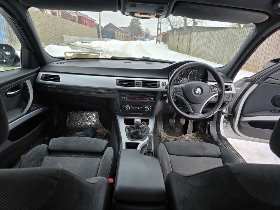 Dezmembrez bmw e90 fl 320d N47D20C
