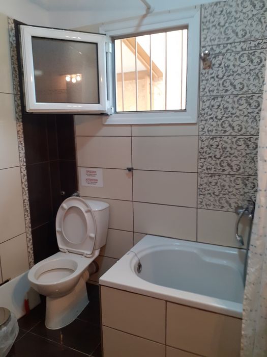 Сграда с три самостоятелни апартамента