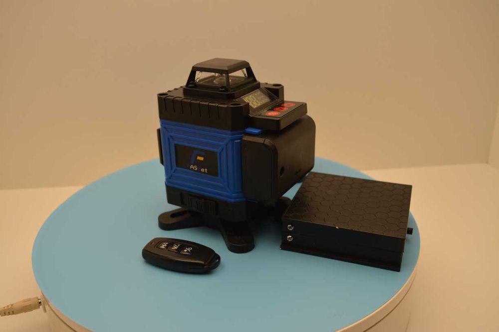 Are 2 BatteriesPromotie autoNivela unda profesionala unda 16 lini 4D  360 cu autonivelare cu telecomanda
