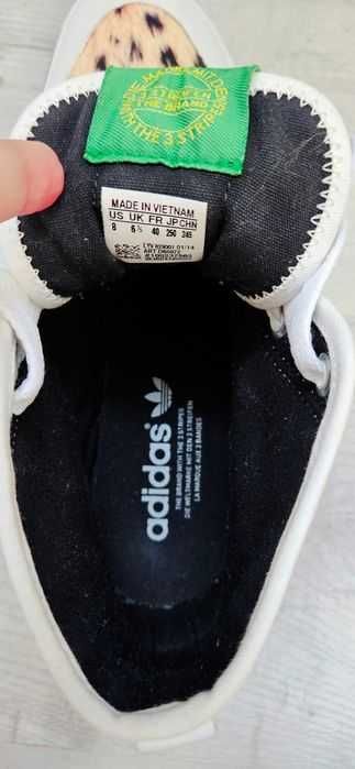 Ghete adidas animal print US 8, FR 40, super usoare si comode. Leopard