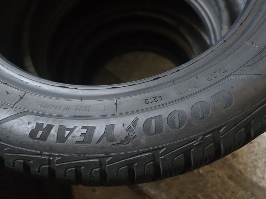 Goodyear  215/55 R17 98V MS iarnă