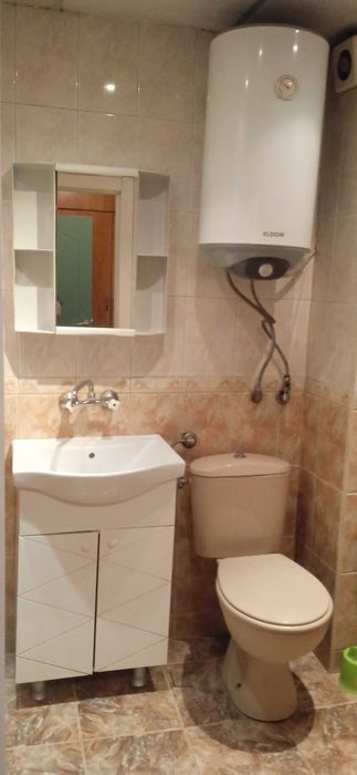 Дава се под наем Двустаен апартамент в Варна, Колхозен пазар - 55 кв.м за 357 € - Снимка #2