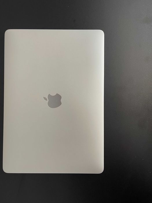 Macbook pro 13 M1 2020 8 GB RAM SSD 512 Iasi • OLX.ro