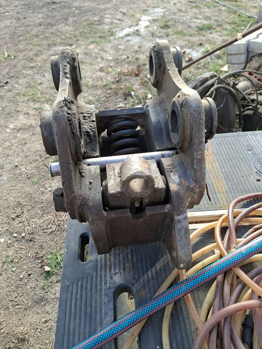 Cupe si prindere rapida  mecanica miniexcavator  2,5-3,5 tone