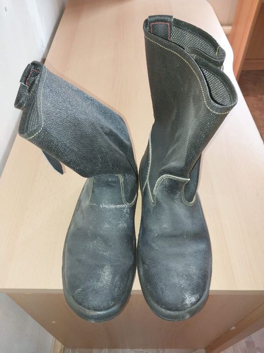 Продам спец обувь