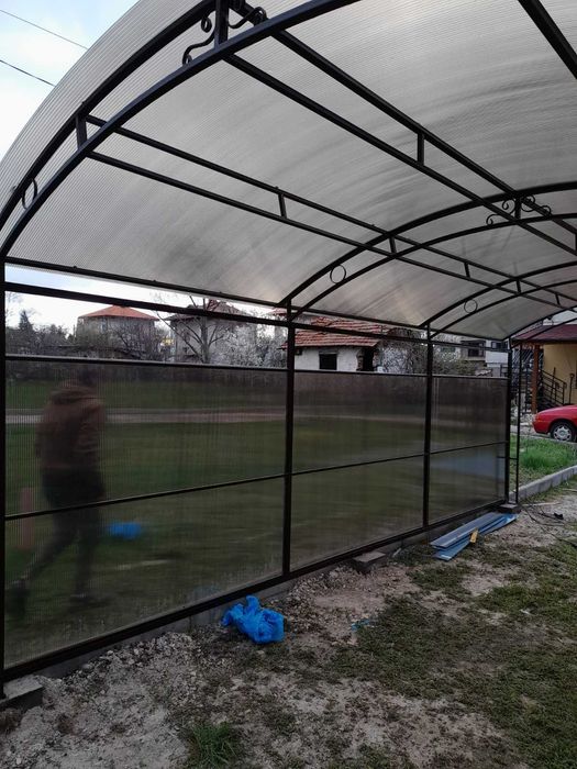 Изработка на метални конструкции, огради, порти, парапети и маси