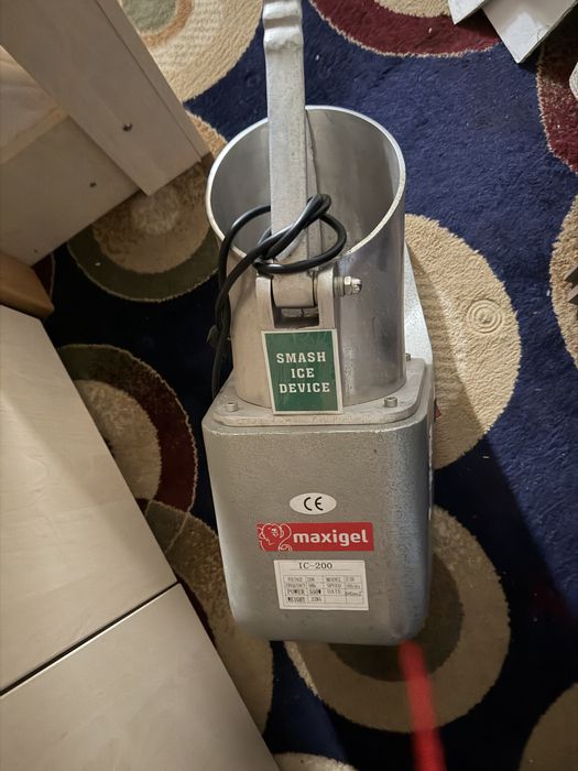 Masina spart gheata  pentru fulgi