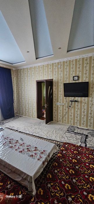 26 мкр, Зор маркет карама карсы жай сатылады.Продается 2х этажный дом.