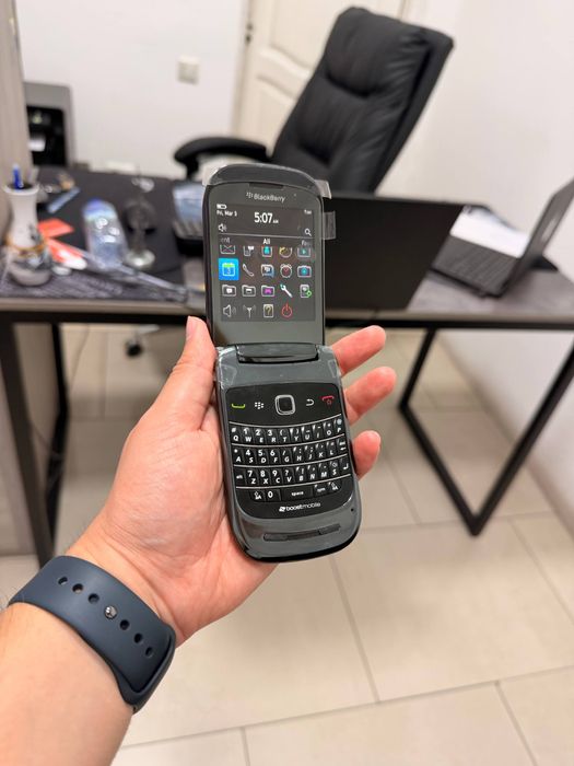 Perfectum Black Berry 9670 + bonus nomer