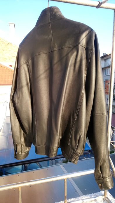 Продавам дамско кожено яке