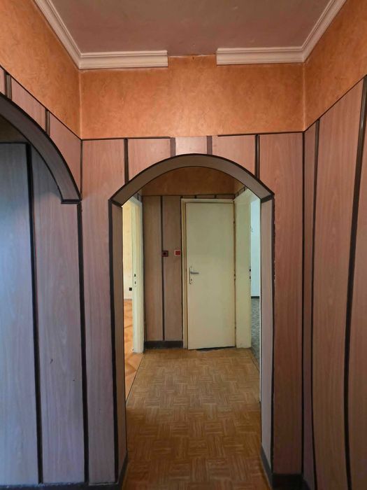Просторен тристаен апартамент с отличен потенциал в кв.Куба,гр.Хасково - снимка 9
