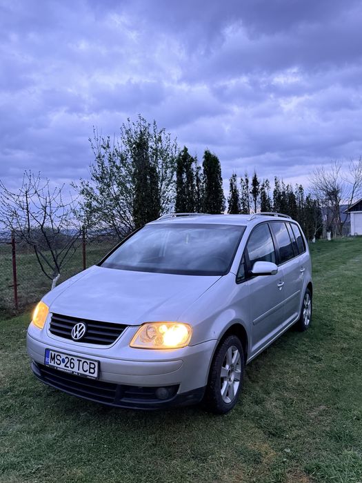 Vând Volkswagen Touran 2.0 TDI