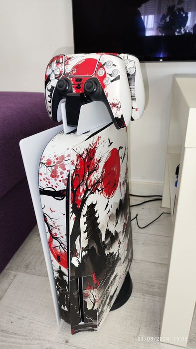Vand PlayStation 5 - DISK Version - 2 Manete + Charging Station + Husa + 3 Jocuri-  2250 Lei