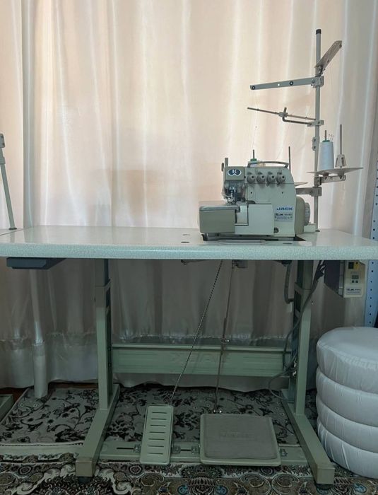 Tikuv mashinasi jack averlok