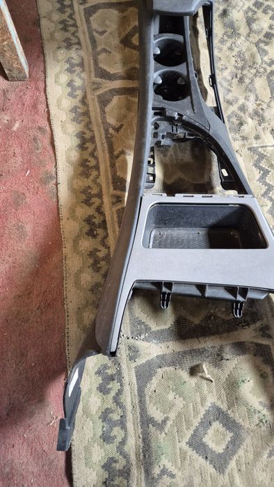 Оригинална Средна Конзола с Подлакътник за БМВ 1 серия 2003- 2013г