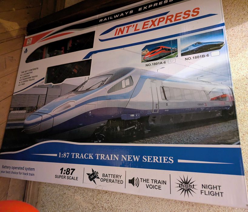 Set tren electric INT’L EXPRESS – scară 1:87 | Lumini & sunet | Nou