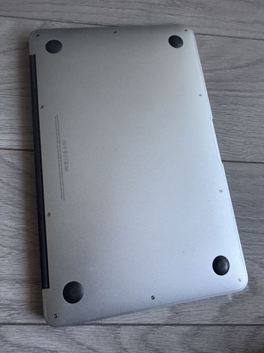 Macbook air i5 ecran 11.6 inch