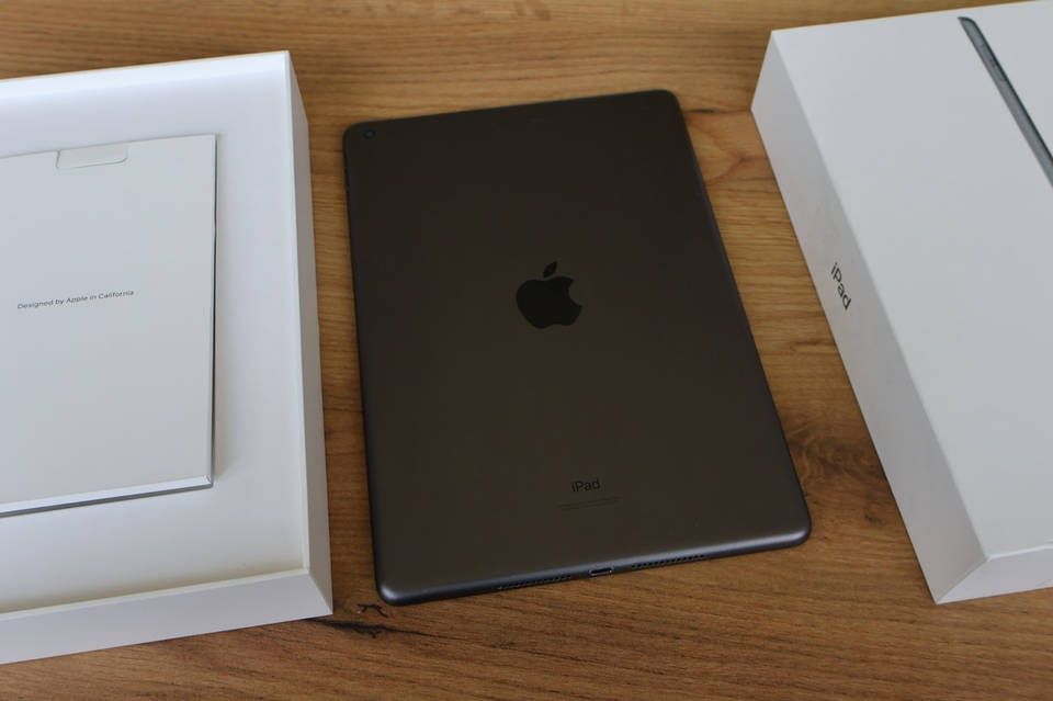 iPad 2021 года цвет серый