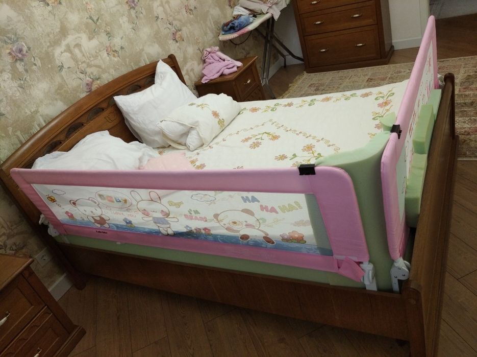 Ограждение детское на кровать продам.
