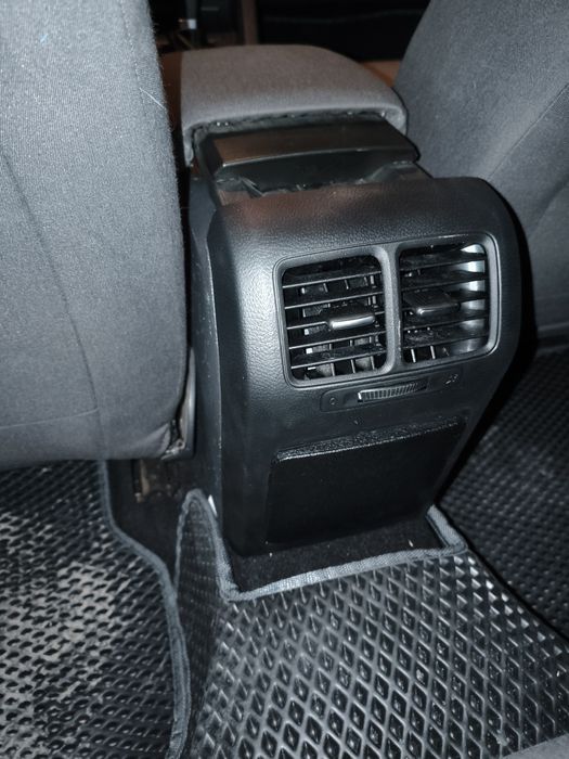 Продам подлокотник golf 5 jetta 5