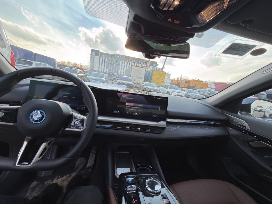 BMW i5 35L M- Sport 2024 yil