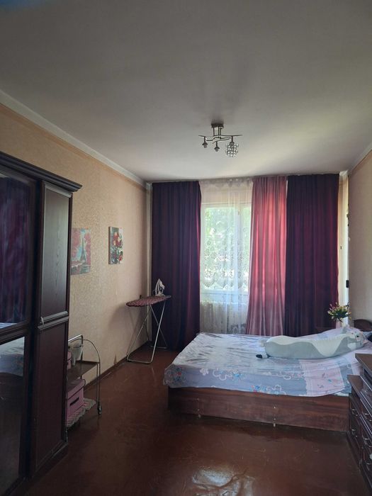 Продается квартира Мирзо Улугбек 3-х комнатная, 2 этаж, 4 этажный дом