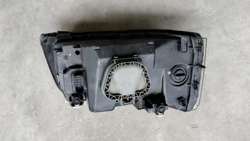 Far dreapta vw transport T5.