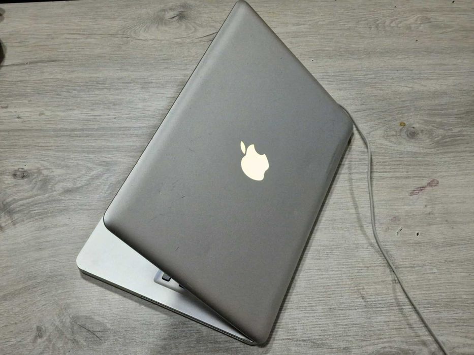 MacBook (13-inch, Aluminum, Late 2008)