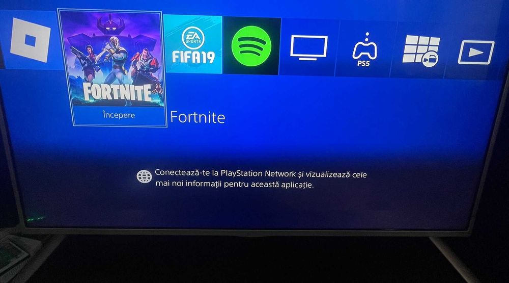 playstation 4 PRO  2 controlere + 3 jocuri (FIFA , THE CREW 2, FORNITE