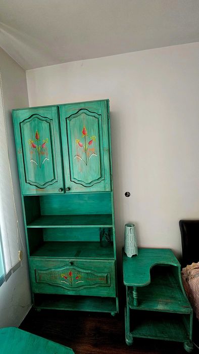 Ръчно боядисани дървени мебели, от Чам