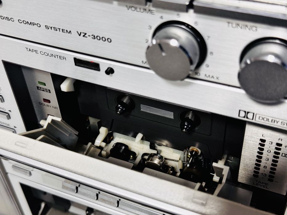 SHARP VZ-3000H – Both Sides Play Disc Compo System, Pick-up Linear Tracking, Dual Play, 33/45 RPM, Casetofon Metal, Dolby NR, FM/MW/LW