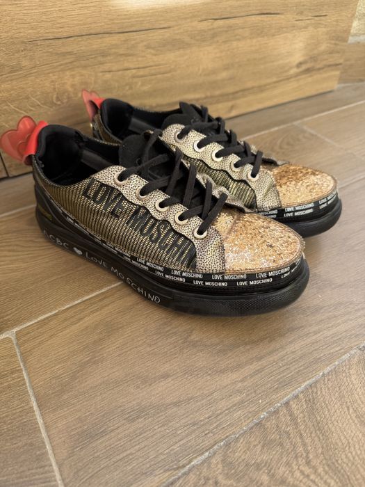 Love moschino обувки