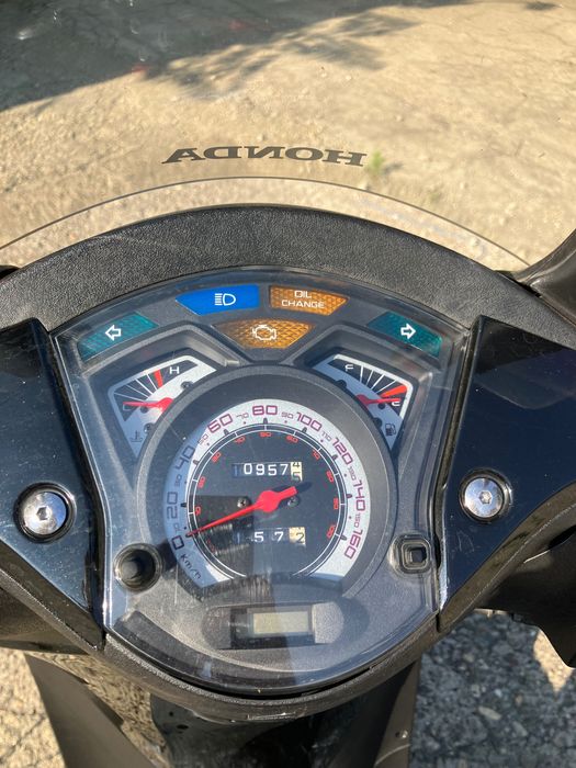 Продавам скутер Хонда SH 150i