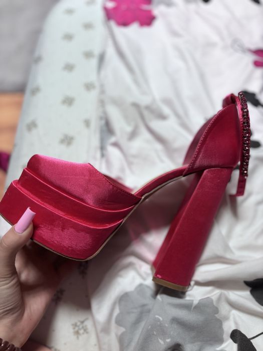 pantofi cu toc inalt