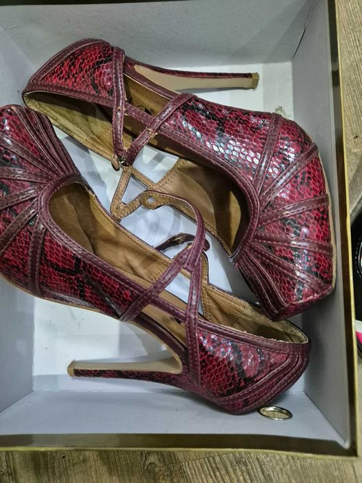 Обувки, летни, есенни, официални.