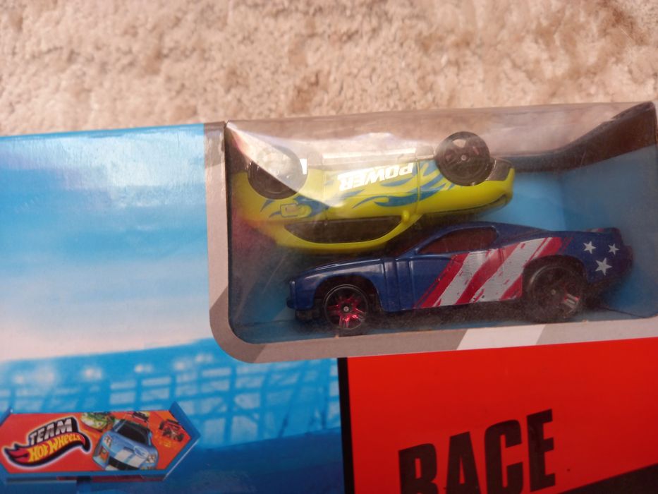 Продам набор:трек с машинами