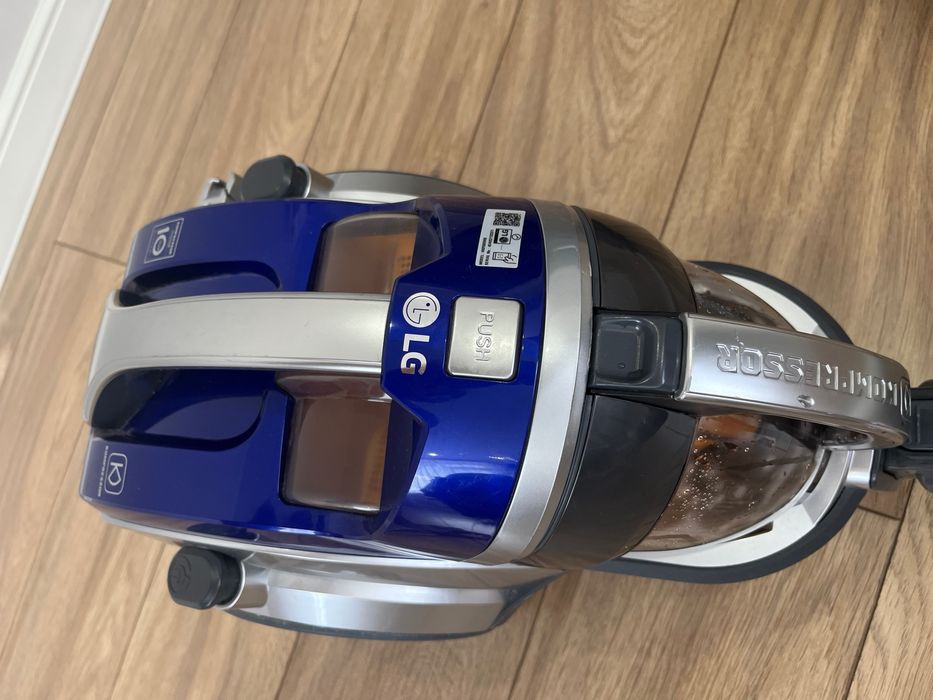 Пылесос LG VK89609HQ