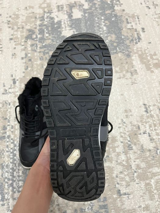 Продам зимние кроссовки