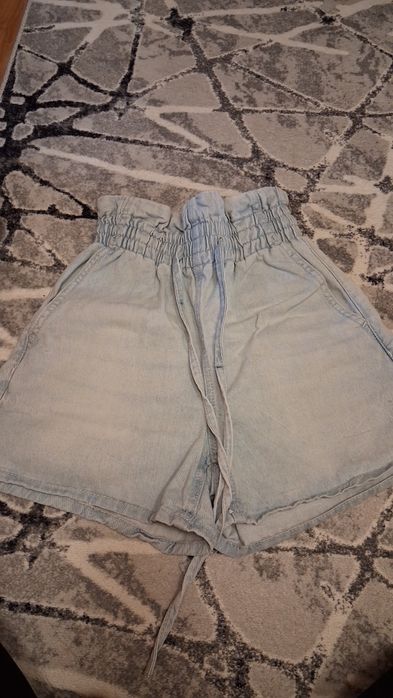 Blugi scurti bershka