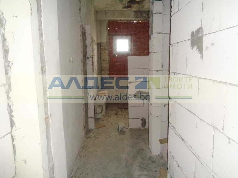 Продава промишлено помещение в Казичене!