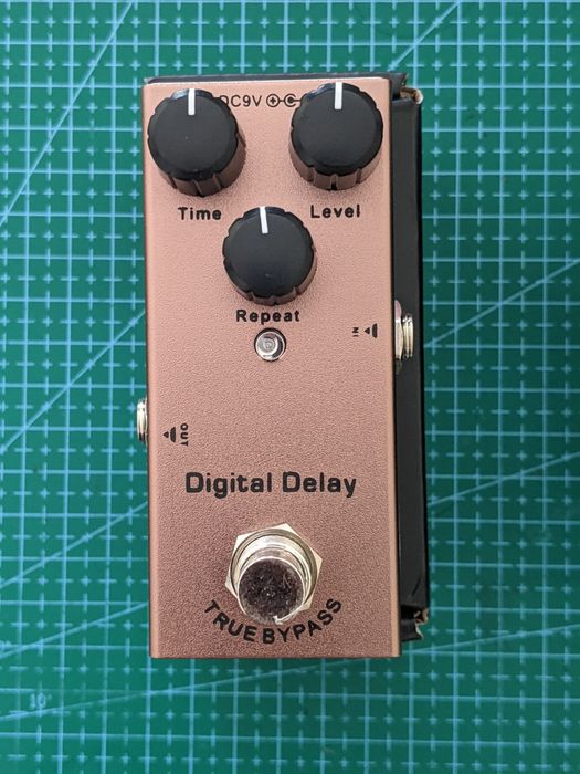 Педали эффектов для гитары. Тюнер и делей