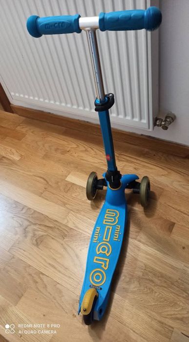 Vând trotineta Mini Micro Deluxe Ocean pliabil, 2-5 ani