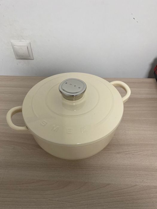 Smeg бежевый чугун казан