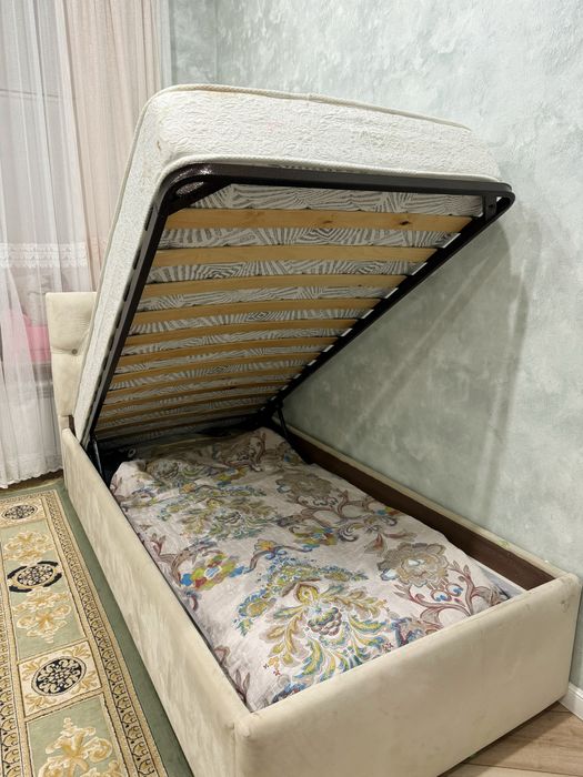 Продам кровать с матрасом