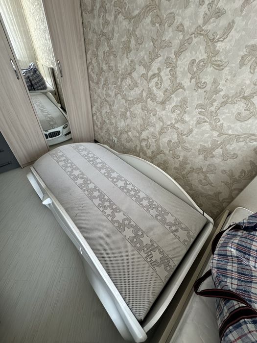 Детский кроват с свителником