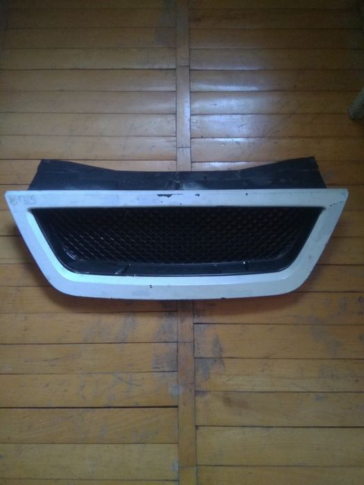 Продам решетка радиатора нексия